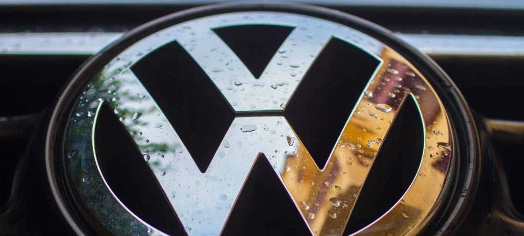 Volkswagen registra prejuízo de 1,3 bilhão de euros no 3º trimestre e vê riscos em tarifas e falta de chips Volkswagen registra prejuízo de 1,3 bilhão de euros no 3º trimestre e vê riscos em tarifas e falta de chips