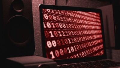 Proton mapeia 300 milhões de registros comprometidos em 2025 e expõe perfil dos alvos na dark web