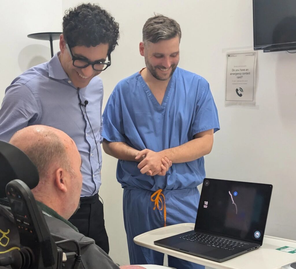 Neuralink realiza primeiro implante no Reino Unido e permite paciente paralisado jogar videogame apenas com o pensamento