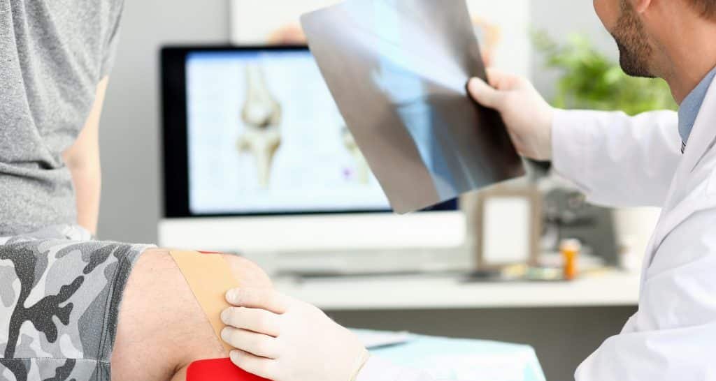 Estalos no joelho: entenda as causas fisiológicas, os sinais de alerta e quando buscar avaliação médica Estalos no joelho: entenda as causas fisiológicas, os sinais de alerta e quando buscar avaliação médica