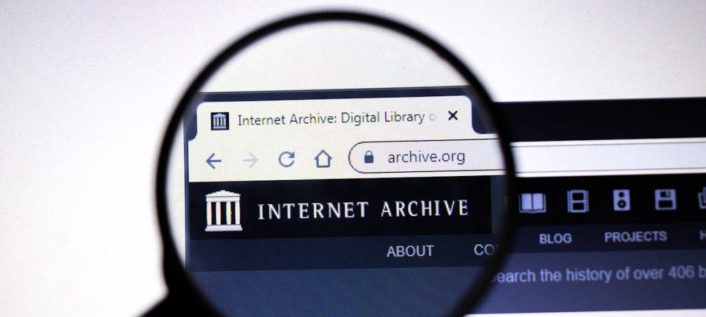Internet Archive ultrapassa 1 trilhão de páginas e recebe status de biblioteca depositária federal