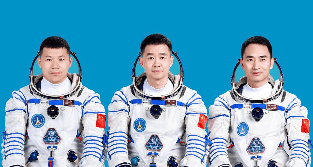 Astronautas chineses permanecem em órbita após choque de detritos espaciais com cápsula da Shenzhou-20 Astronautas chineses permanecem em órbita após choque de detritos espaciais com cápsula da Shenzhou-20