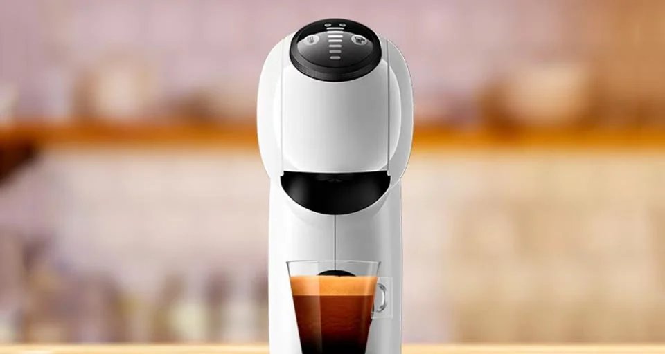 Black Friday Dolce Gusto oferece cafeteira Genio S de brinde na compra de 65 caixas de cápsulas Black Friday Dolce Gusto oferece cafeteira Genio S de brinde na compra de 65 caixas de cápsulas