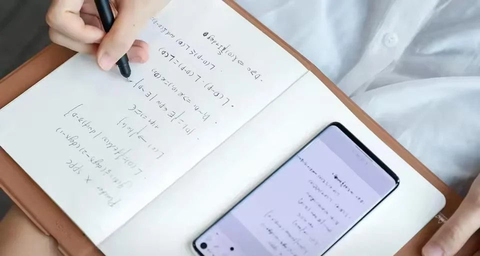 Caderno inteligente Huion Note integra papel e digitalização em tempo real com conexão Bluetooth Caderno inteligente Huion Note integra papel e digitalização em tempo real com conexão Bluetooth