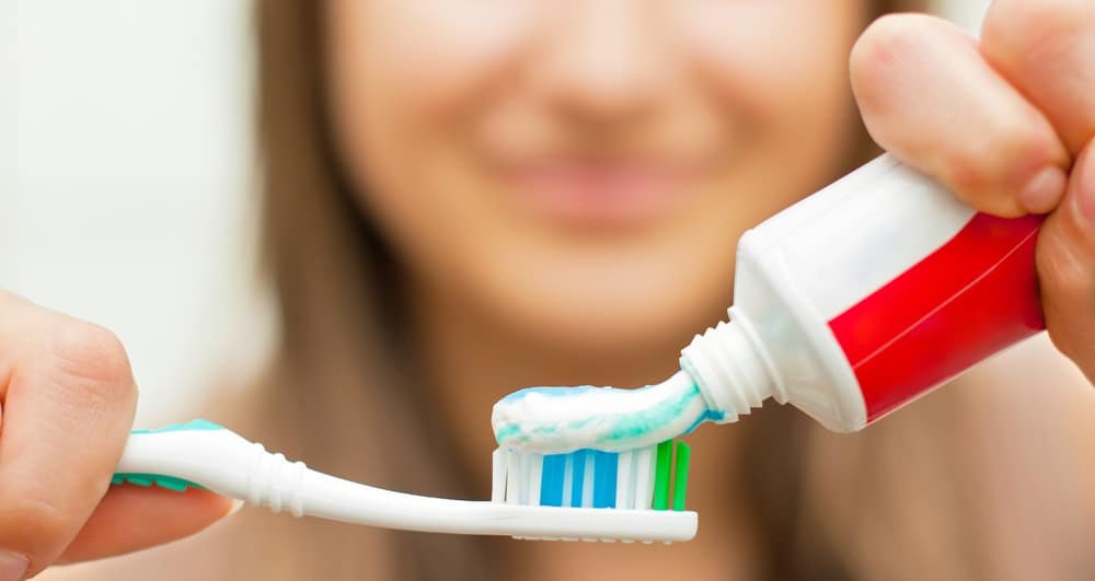 Por que dentistas indicam esperar 30 minutos antes de escovar os dentes após as refeições Por que dentistas indicam esperar 30 minutos antes de escovar os dentes após as refeições