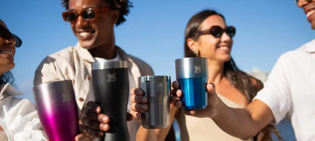 Stanley antecipa Black Friday e oferece copos térmicos com descontos de até 64% no site oficial Stanley antecipa Black Friday e oferece copos térmicos com descontos de até 64% no site oficial
