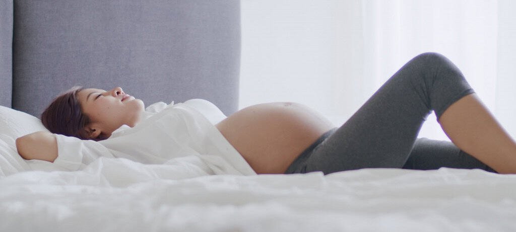 Grávidas ao volante: o que dizem a legislação e a medicina sobre dirigir carro, moto ou caminhão