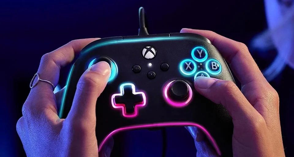 Esquenta Black Friday Amazon: cupom de 25% reduz preços de fones, controles e periféricos em oferta limitada