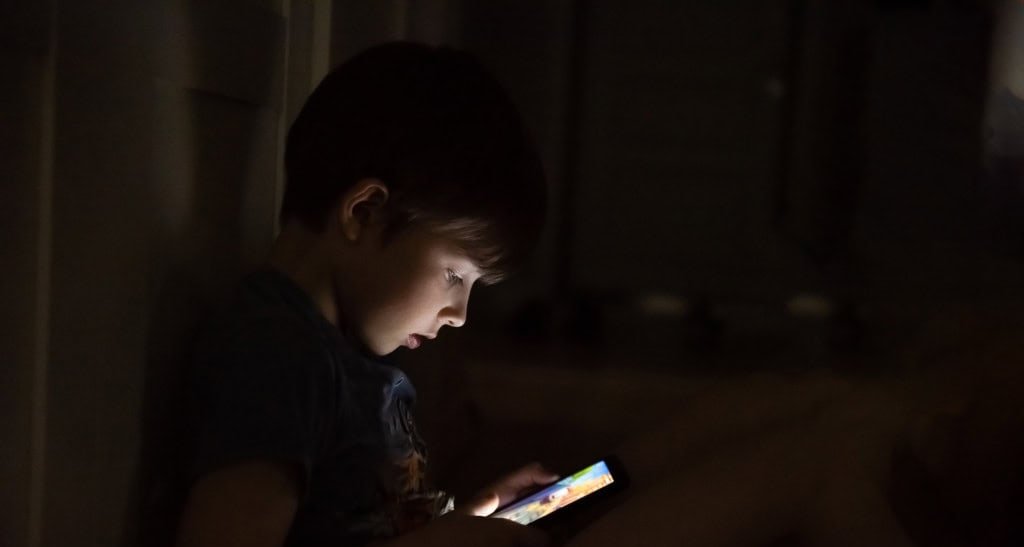 Brasil definirá novas faixas etárias para redes sociais e inteligência artificial a partir de 2026