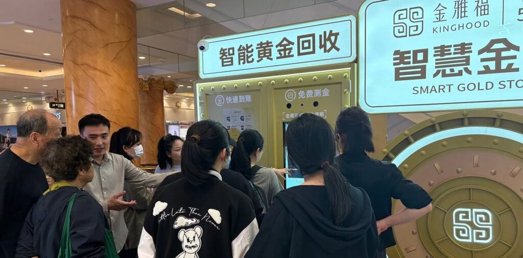 Caixa eletrônico em Xangai compra, derrete e paga ouro em até 30 minutos
