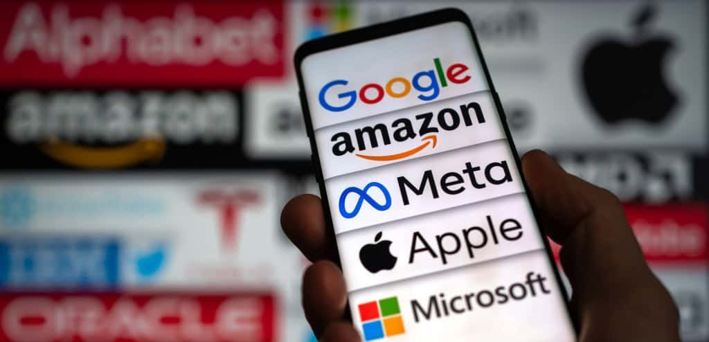 União Europeia lança European Democracy Shield para envolver big techs e influenciadores no combate à desinformação União Europeia lança European Democracy Shield para envolver big techs e influenciadores no combate à desinformação